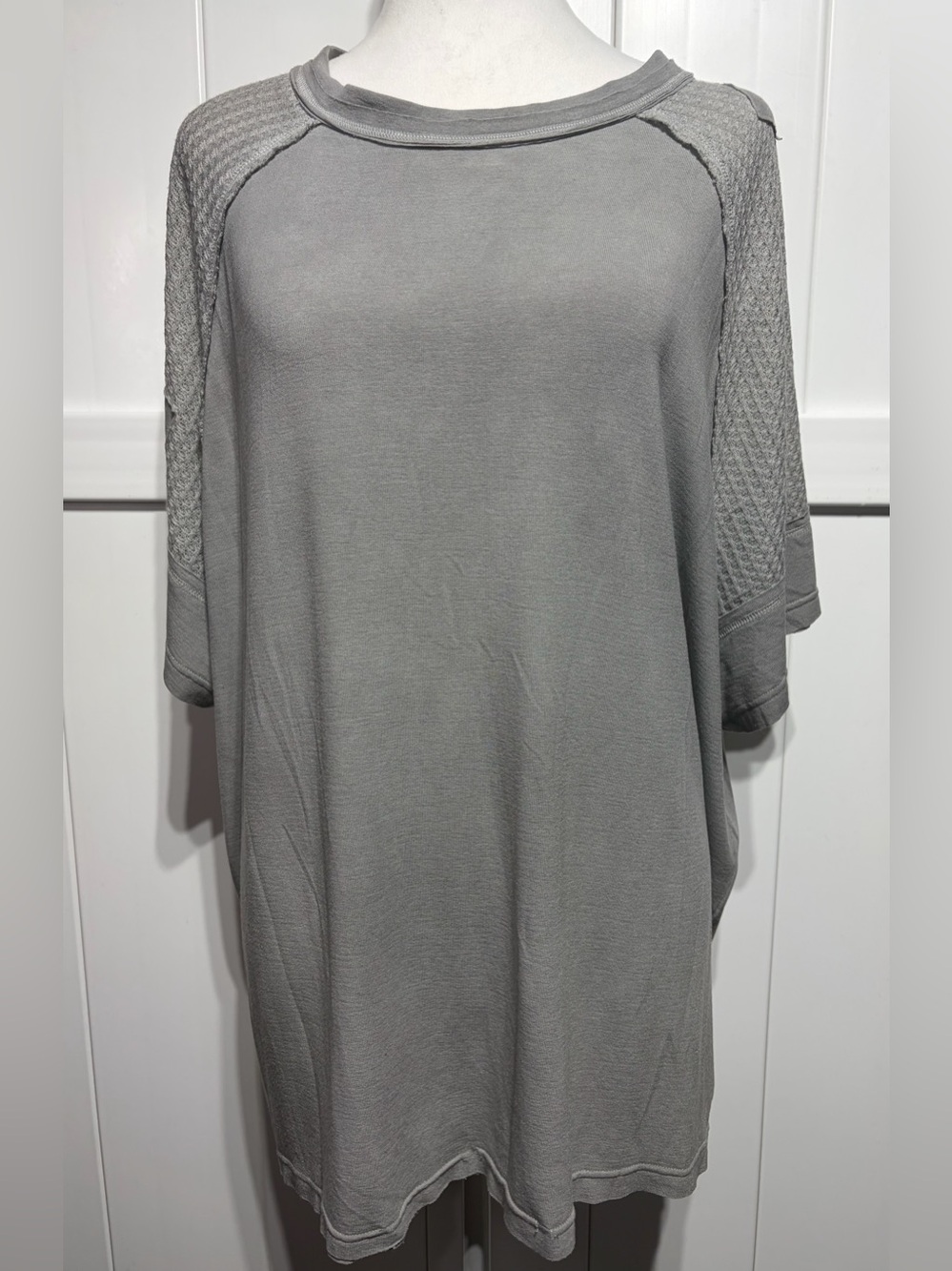 NWOT POL grey raw hem short sleeve shirt